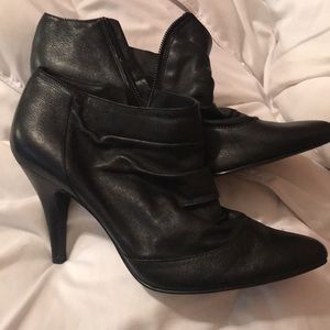 ALDO black leather kitten heel booties 37